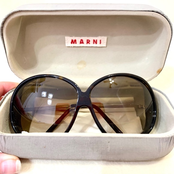 MARNI Vintage Dark Tortoiseshell Round Over Sized Brown Lens Sunglasses Case - Picture 1 of 11